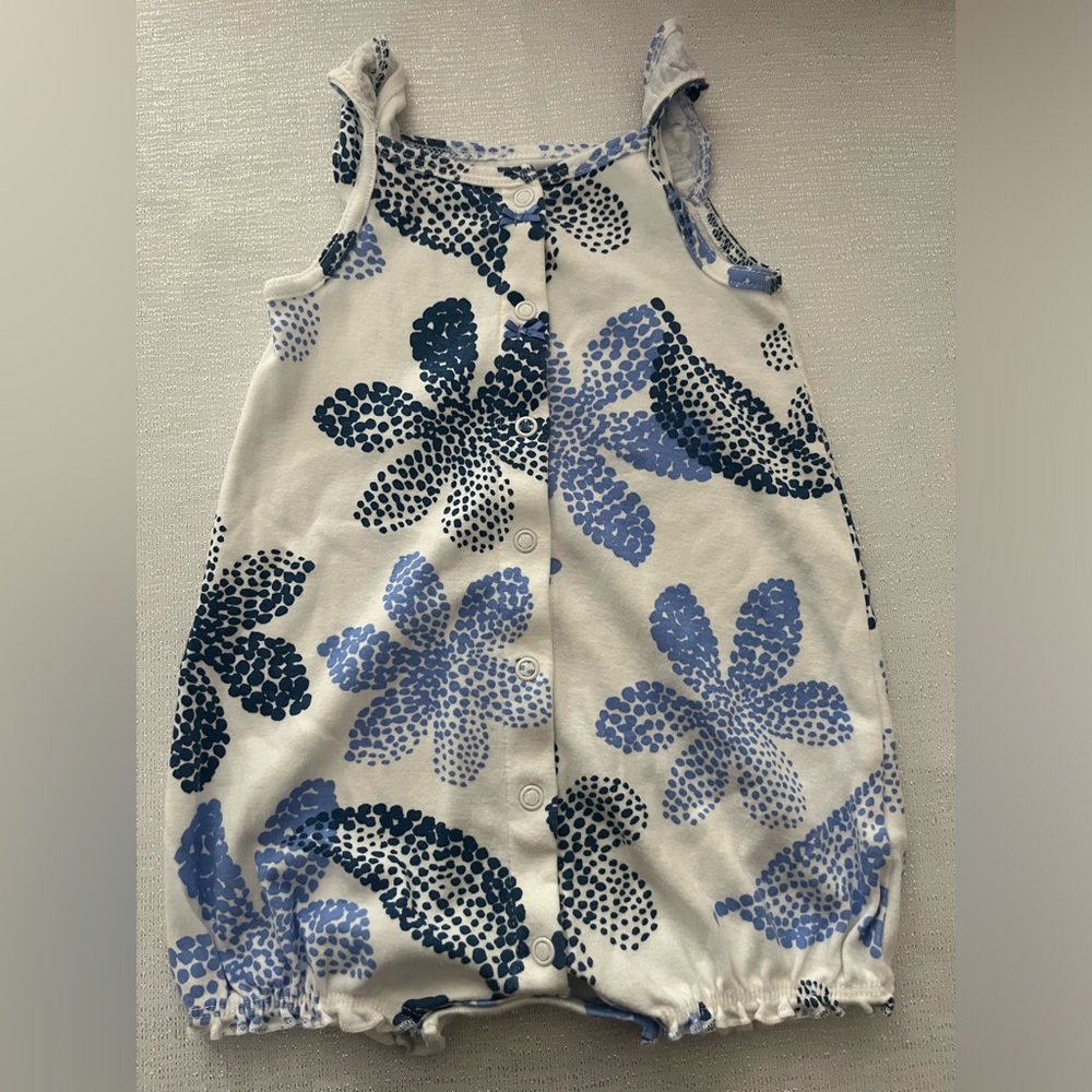 Carters 9M Romper. Excellent Condition.